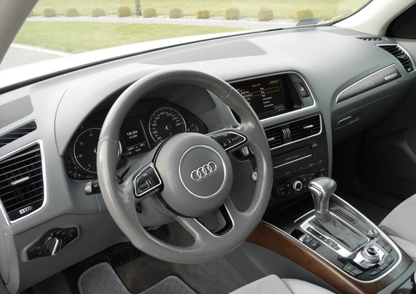 Audi Q5 cena 99000 przebieg: 144000, rok produkcji 2016 z Przedbórz małe 352